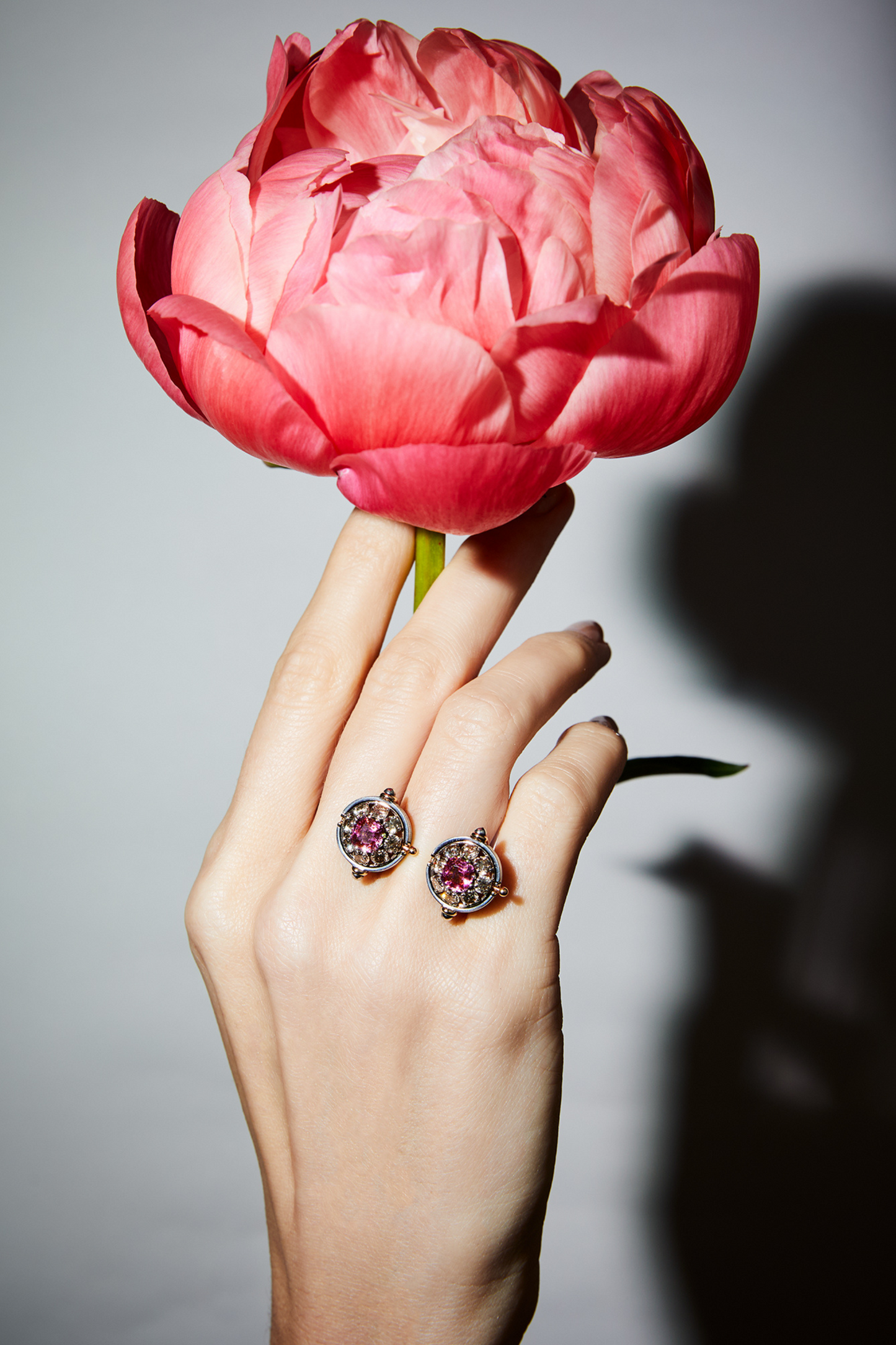 Elie Top Bague Toi&Moi Sirius Saphir Rose Sirius Portée