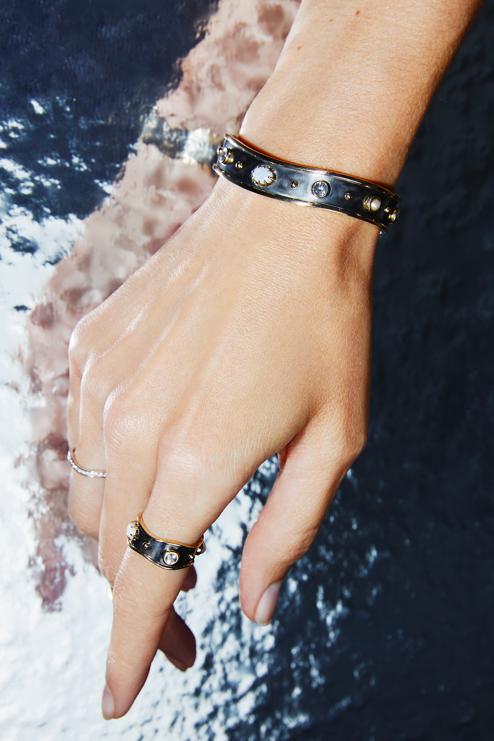 Elie Top Bracelet Bandeau Opale La Dame du  Lac Portée