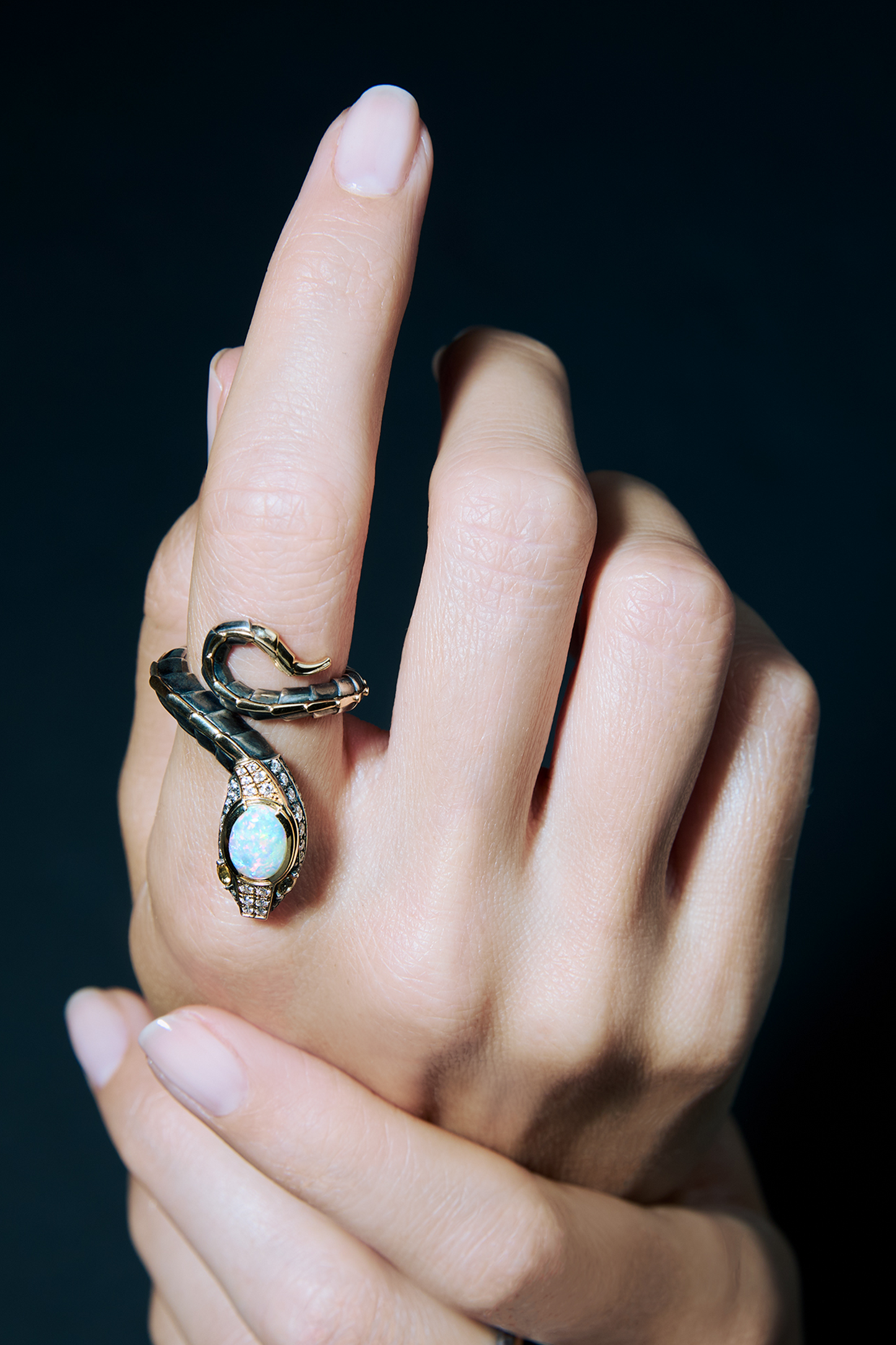 Bague Petit Serpent Opale Elie Top Magica Naturae Portee