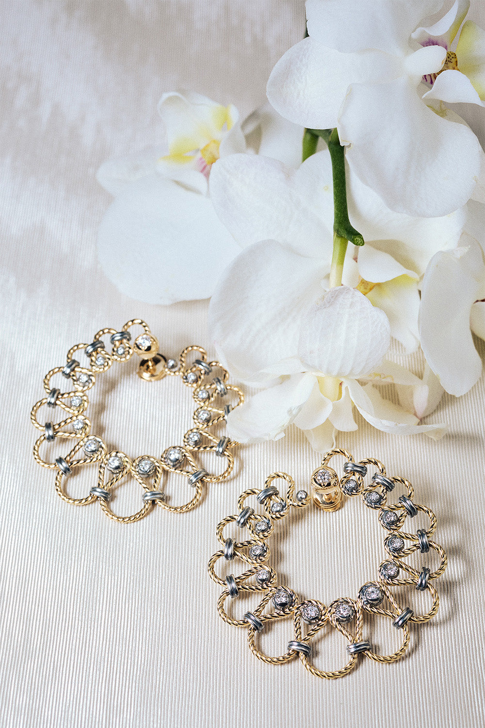 Elie Top Boucles d'Oreilles Twist Créoles Nature Morte
