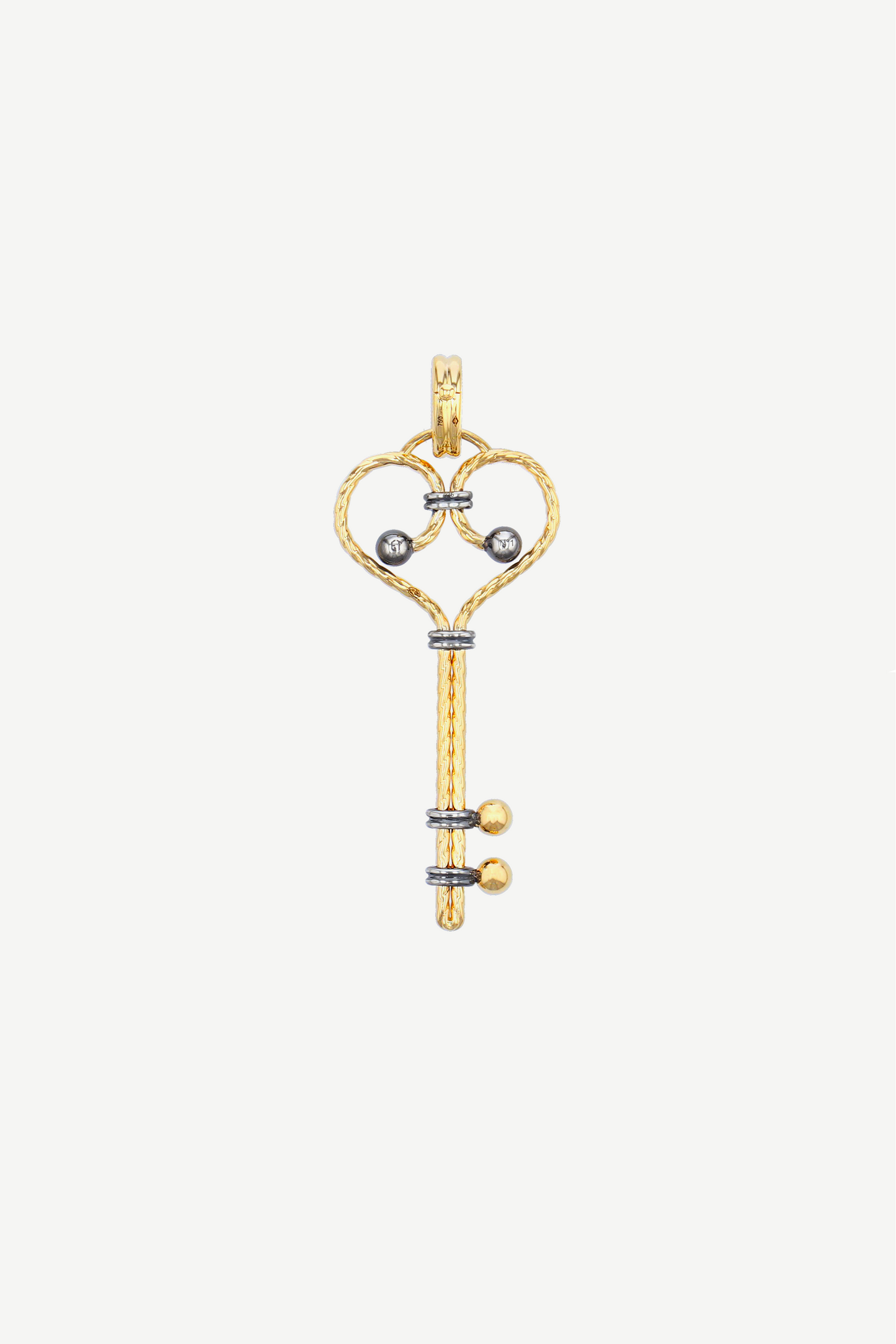 Twist Clef Charm