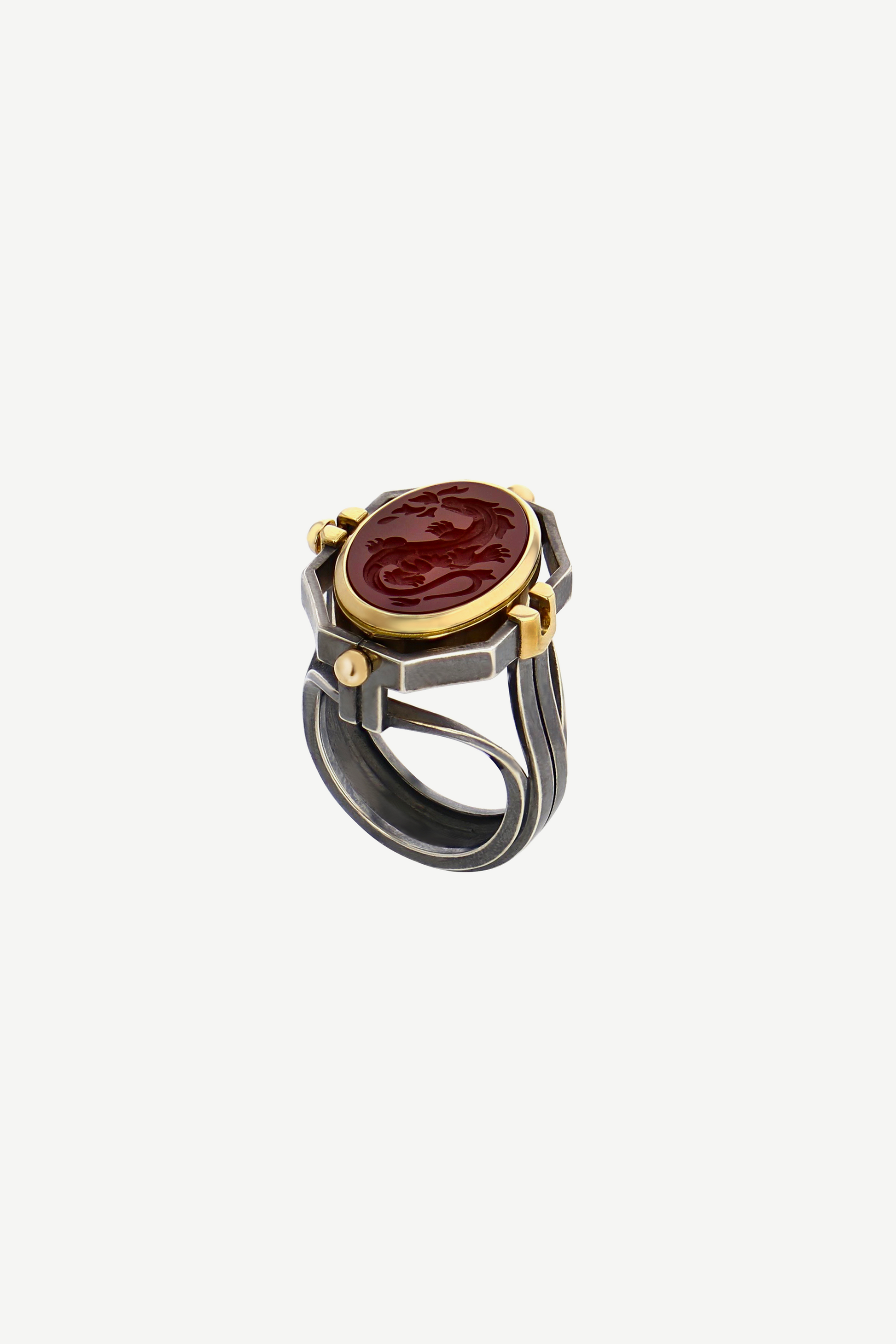 Chevaliere ring discount